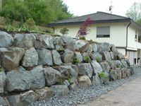 Natursteinmauer aus Gneis (1)